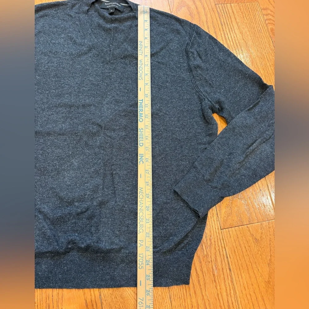 Banana Republic Heather Cotton V-Neck Sweater – Men’s Medium – Charcoal Heather
